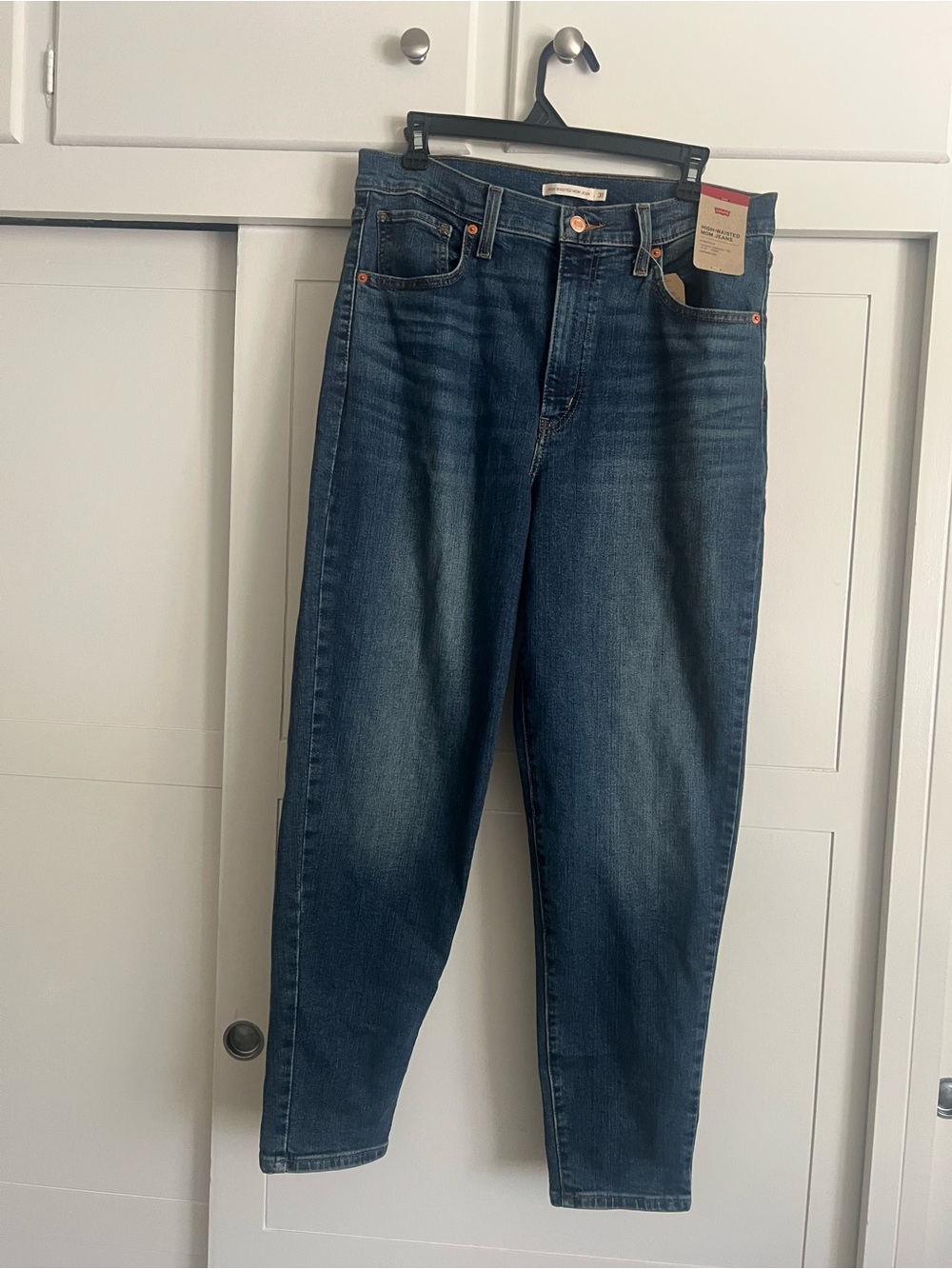 Women’s Levi's High-Waisted Mom Jeans in Dark Blue W 31 L29 NWT
